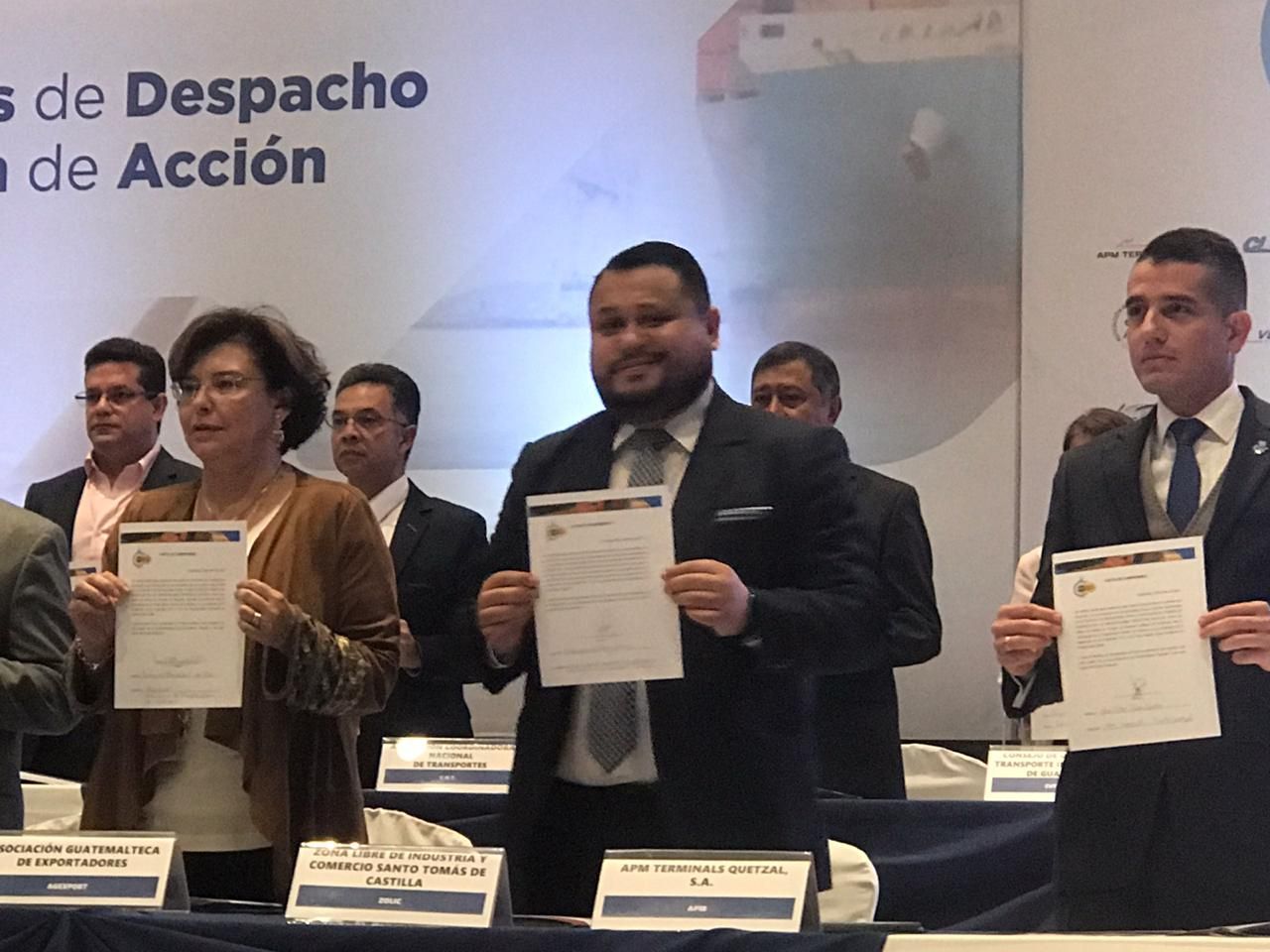 ZOLIC firma compromiso para mejorar clima de negocios en el país